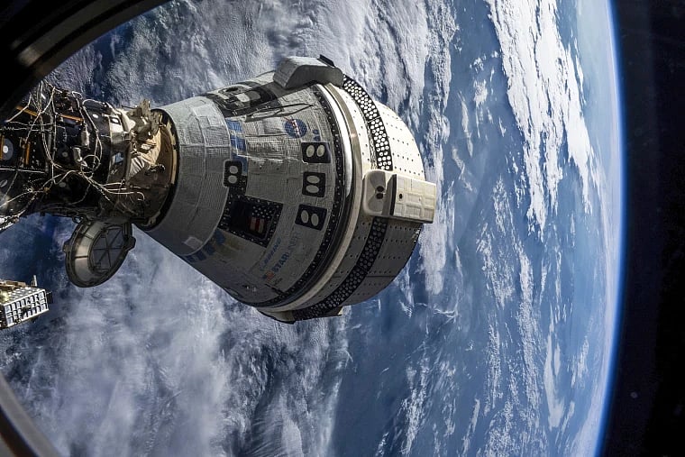 AP : Boeing Starliner returns to Earth